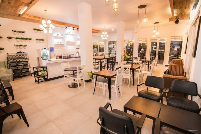 Imagen del bar/restaurante del Hotel Hadrah. Foto 17