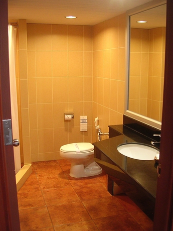 Imagen de la habitación del Hotel Hadyai Golden Crown. Foto 7