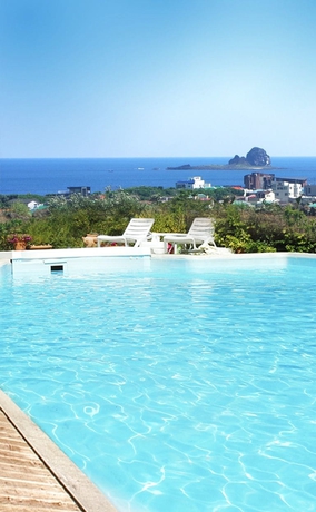 Imagen de la piscina del Hotel Hae Dam Eun Spavill. Foto 19