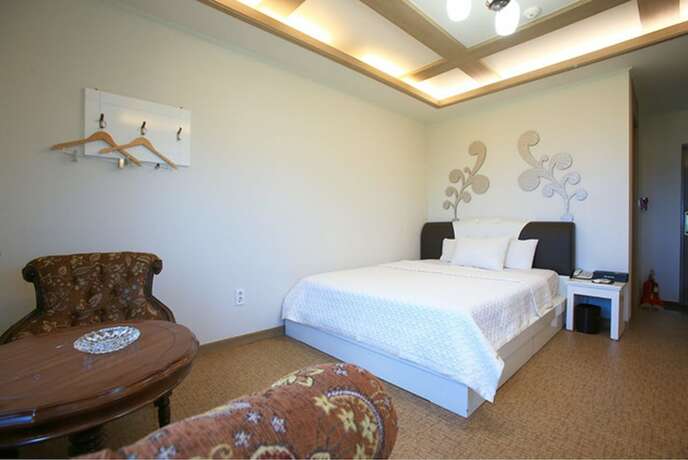 Imagen de la habitación del Hotel Hae Jeju. Foto 16