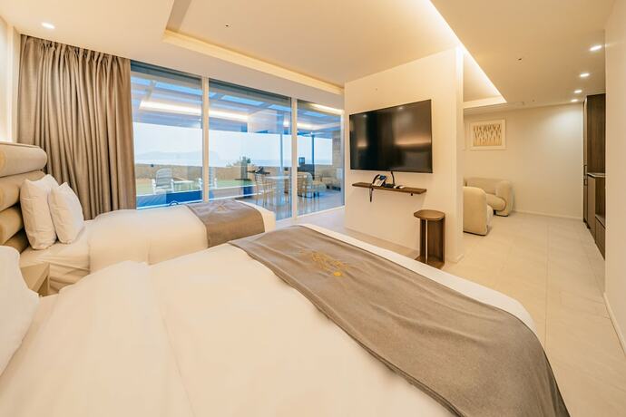Imagen de la habitación del Hotel Haeilri Pool and Spa. Foto 11