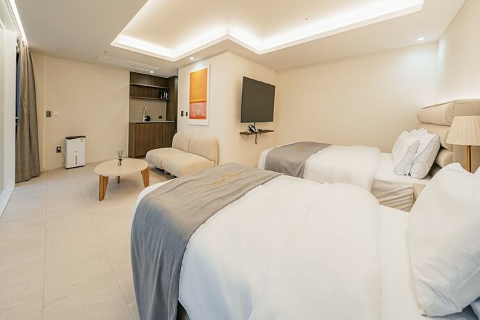 Imagen de la habitación del Hotel Haeilri Pool and Spa. Foto 12