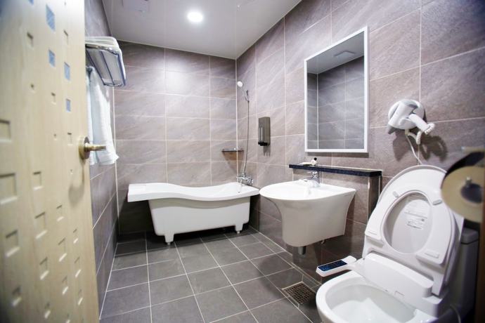 Imagen de la habitación del Hotel Haemaru. Foto 8