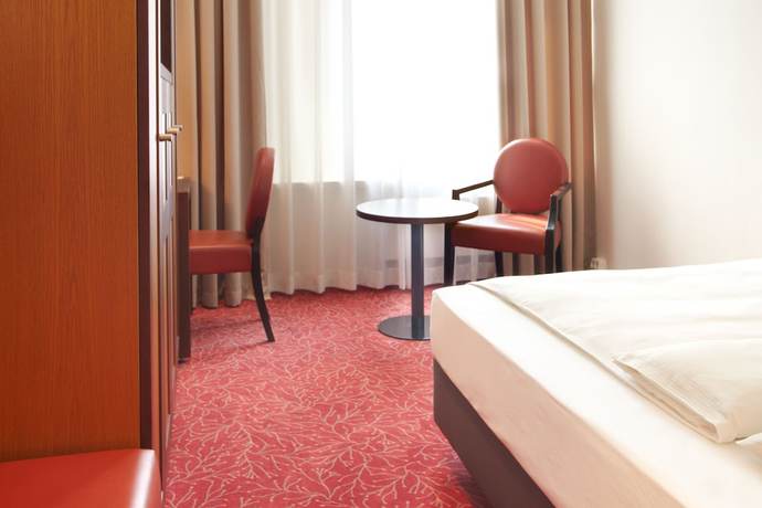 Imagen de la habitación del Hotel Hafen Hamburg. Foto 16