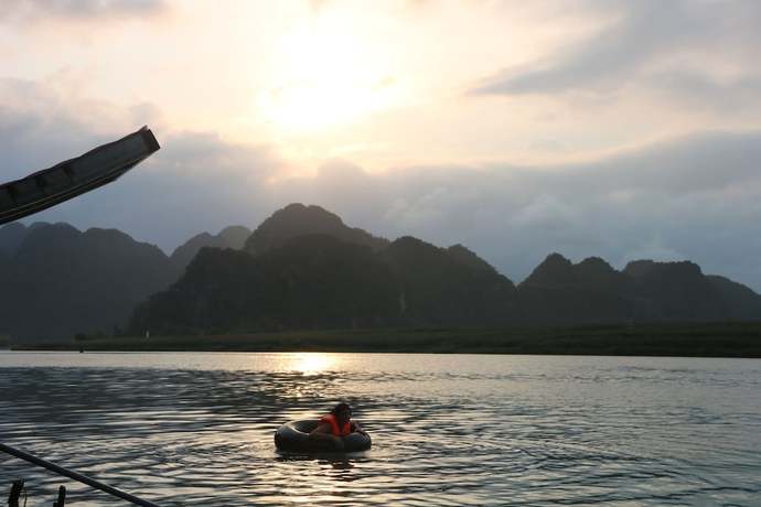 Imagen de la piscina del Hotel Hahaland - Hostel. Foto 19