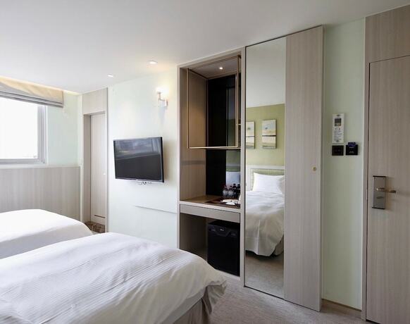 Imagen de la habitación del Hotel Haifu and Suites. Foto 35