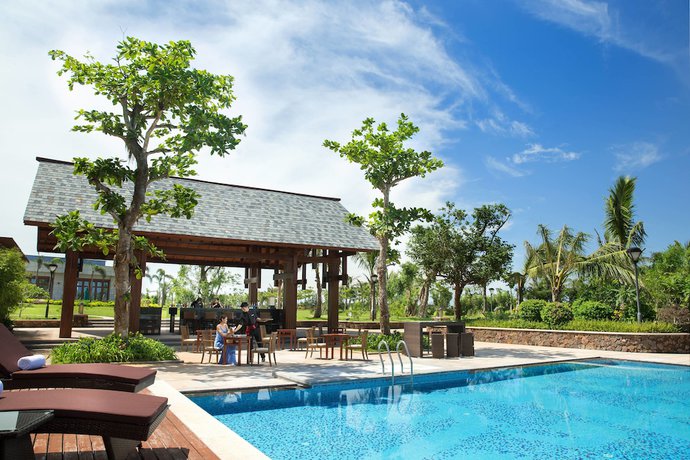 Imagen de la piscina del Hotel Haikou Marriott. Foto 19