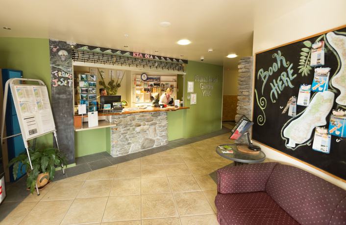 Imagen de los interiores del Hotel Haka House Franz Josef. Foto 19