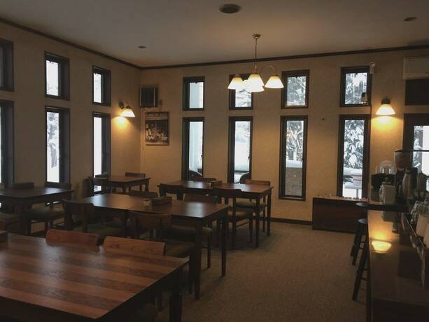 Imagen del bar/restaurante del Hotel Hakuba Landmark Iwatake Lodge. Foto 14