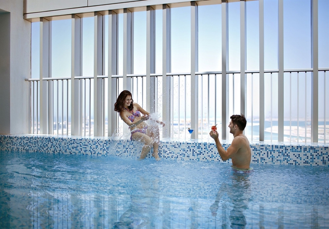 Imagen de la piscina del Hotel Hala Arjaan By Rotana. Foto 13