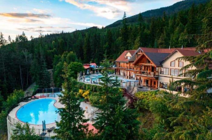 Imagen general del Hotel Halcyon Hot Springs Resort. Foto 4