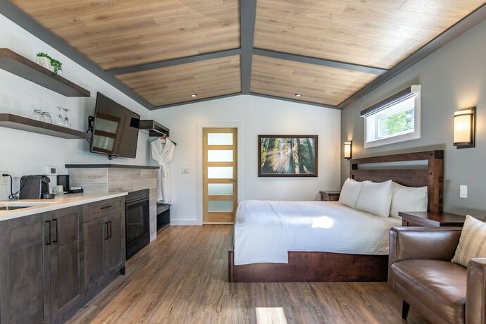 Imagen de la habitación del Hotel Halcyon Hot Springs Resort. Foto 16