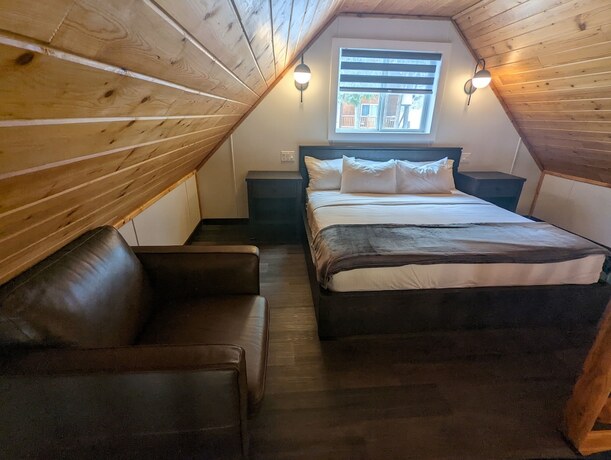 Imagen de la habitación del Hotel Halcyon Hot Springs Resort. Foto 18