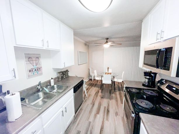 Imagen de la habitación del Hotel Hale Aloha. Foto 7