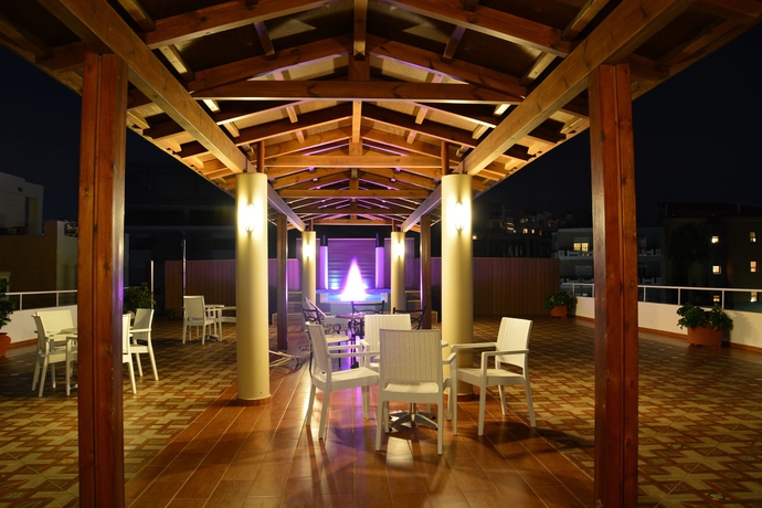 Imagen de los exteriores del Hotel Halepa. Foto 8