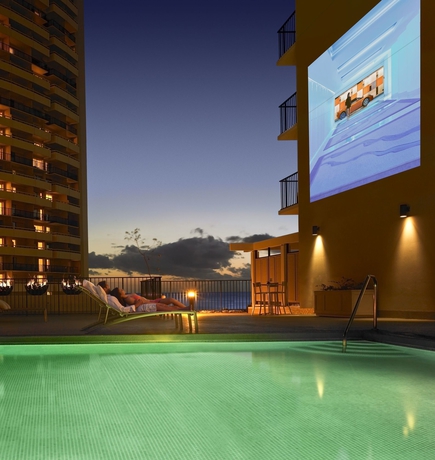 Imagen de la piscina del Hotel Halepuna Waikiki By Halekulani. Foto 16