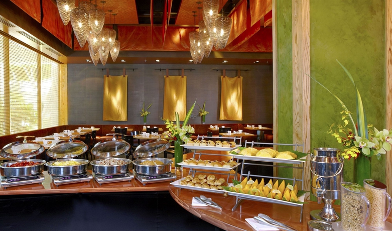 Imagen del bar/restaurante del Hotel Halepuna Waikiki By Halekulani. Foto 4