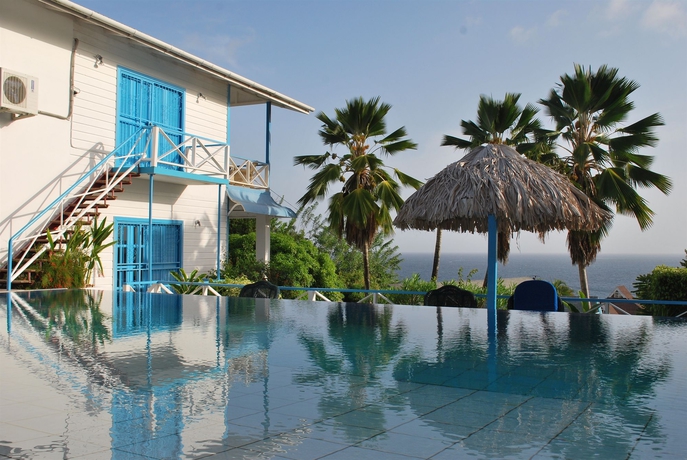 Imagen de la piscina del Hotel Half Moon Blue. Foto 11