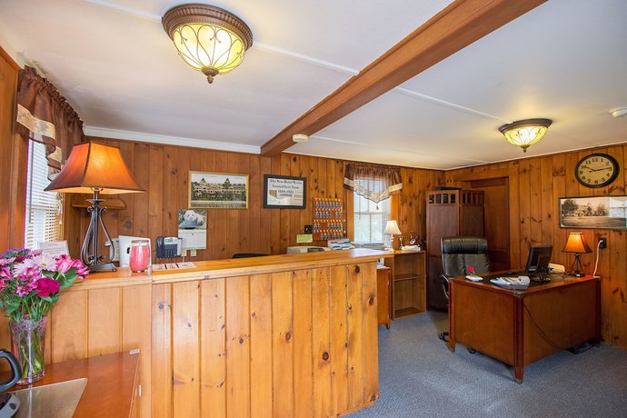 Imagen de los interiores del Hotel Half Moon Motel and Cottages. Foto 18