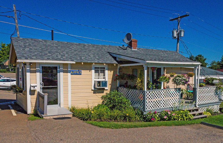 Imagen de los interiores del Hotel Half Moon Motel and Cottages. Foto 20
