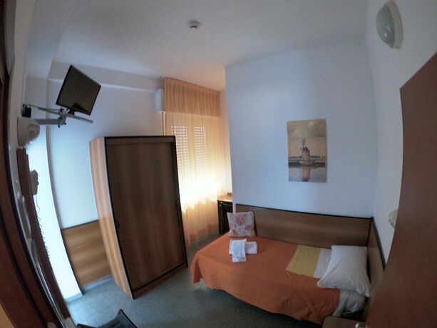 Imagen de la habitación del Hotel Half Moon, Rimini. Foto 13