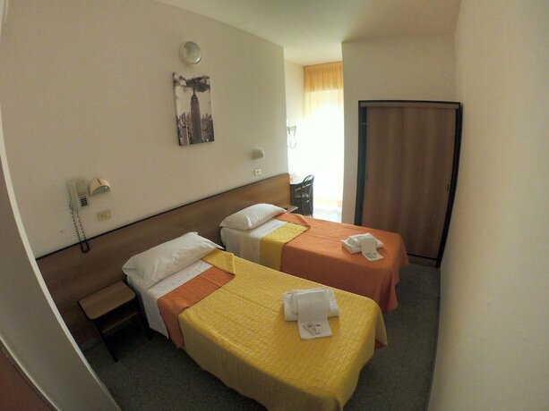 Imagen de la habitación del Hotel Half Moon, Rimini. Foto 15