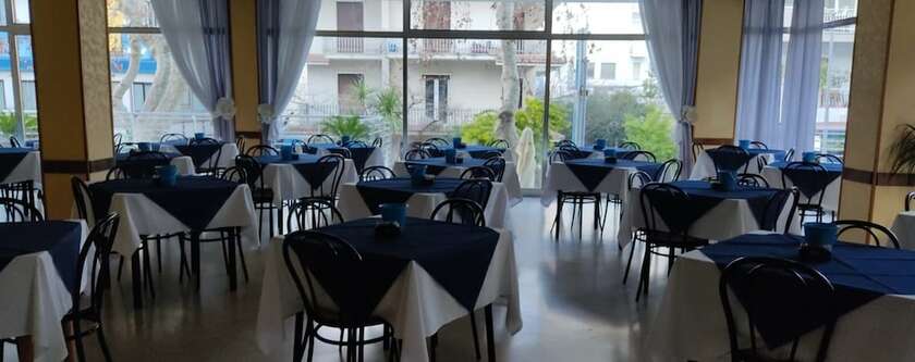Imagen general del Hotel Half Moon, Rimini. Foto 4