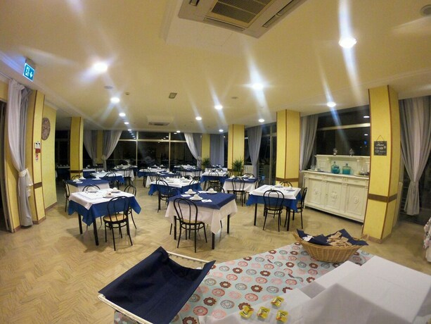Imagen general del Hotel Half Moon, Rimini. Foto 12