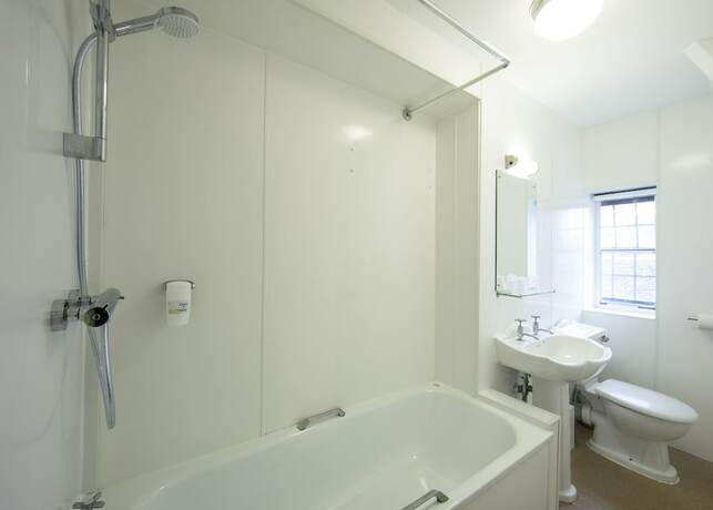 Imagen general del Hotel Half Moon, Sherborne by Marston\'s Inns. Foto 11