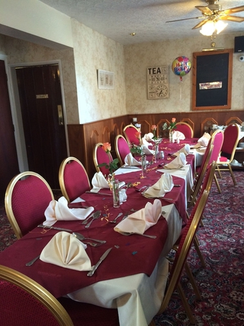 Imagen del bar/restaurante del Hotel Half Moon and Restaurant. Foto 3