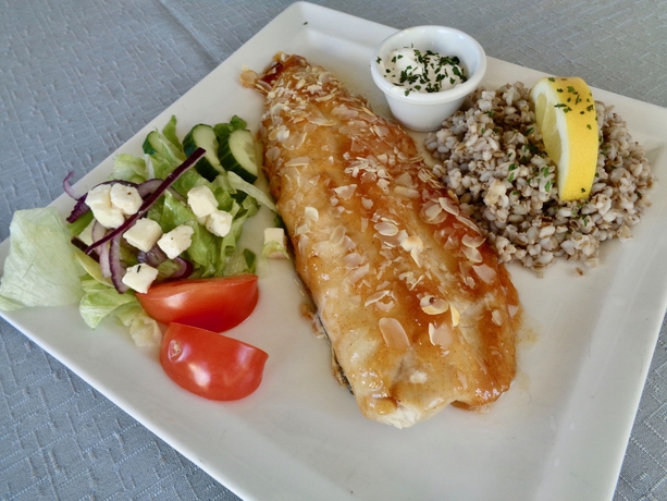 Imagen del bar/restaurante del Hotel Hali Country. Foto 12