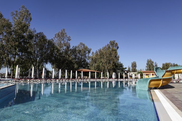 Imagen de la piscina del Hotel Halic Park. Foto 19