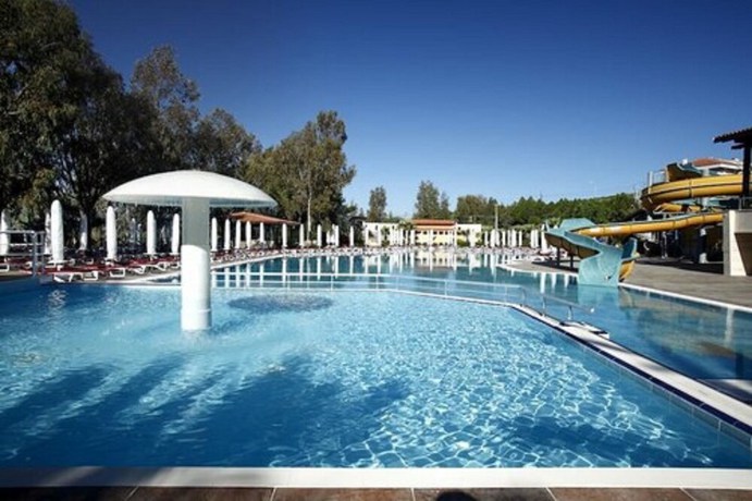 Imagen de la piscina del Hotel Halic Park. Foto 20