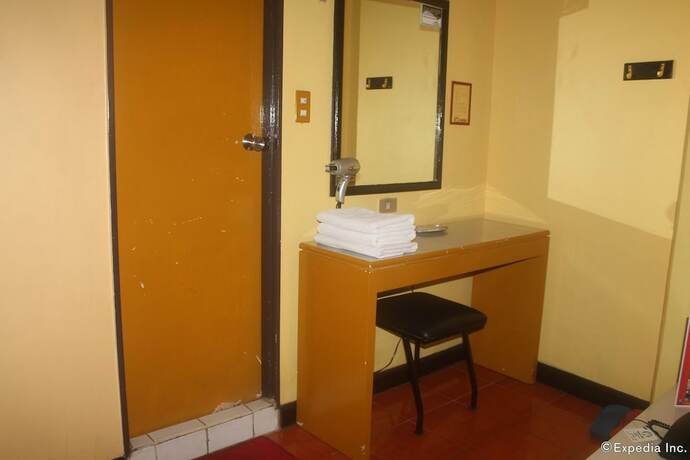 Imagen general del Hotel Halina Drive Inn Hotels - Sta Mesa. Foto 6
