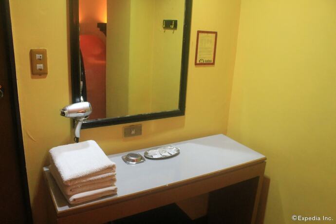 Imagen general del Hotel Halina Drive Inn Hotels - Sta Mesa. Foto 10