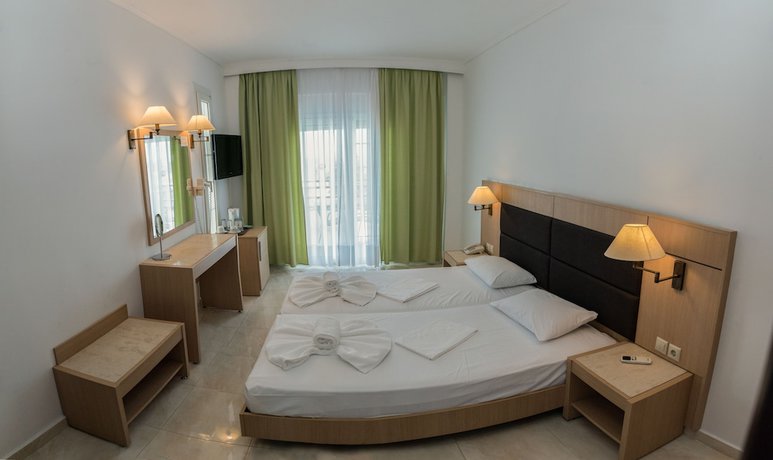 Imagen de la habitación del Hotel Halkidiki Palace. Foto 13