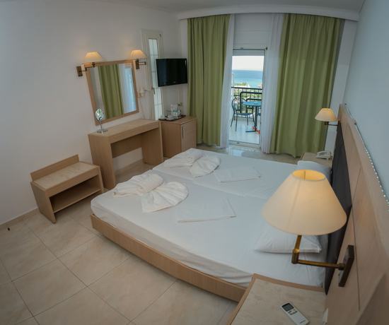 Imagen de la habitación del Hotel Halkidiki Palace. Foto 15