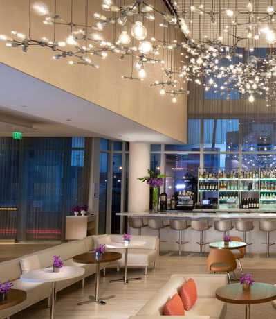 Imagen del bar/restaurante del Hotel Hall Arts Dallas, Curio Collection By Hilton. Foto 2