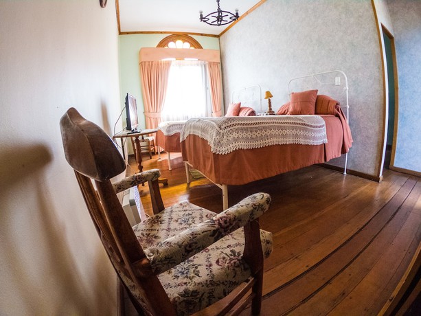 Imagen de la habitación del Hotel Halley. Foto 6