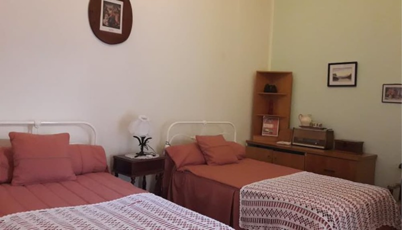 Imagen de la habitación del Hotel Halley. Foto 15