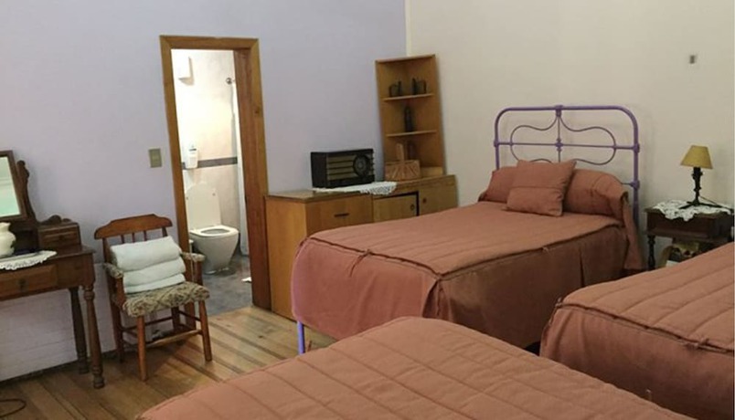 Imagen de la habitación del Hotel Halley. Foto 16