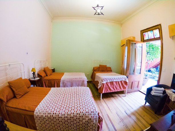 Imagen de la habitación del Hotel Halley. Foto 19