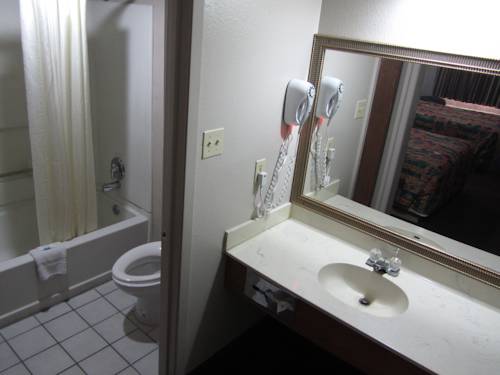Imagen de la habitación del Hotel Hallmark Inn And Suites. Foto 2