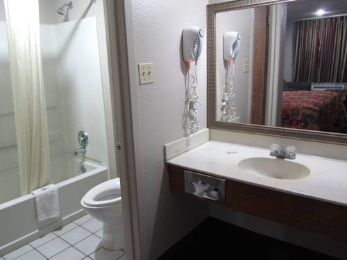 Imagen de la habitación del Hotel Hallmark Inn And Suites. Foto 8