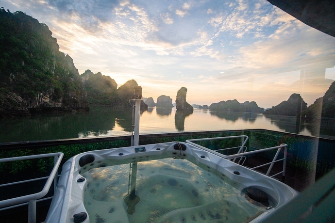 Imagen de la piscina del Hotel Halong Aquamarine Cruise. Foto 18