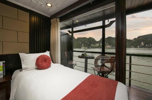 Imagen de la habitación del Hotel Halong Majestic Legend Cruise. Foto 8