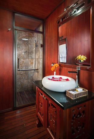 Imagen de la habitación del Hotel Halong Royal Palace Cruise. Foto 5