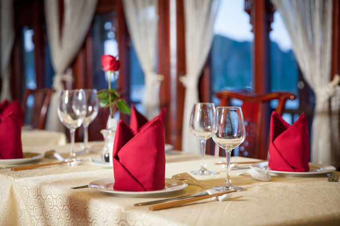 Imagen de los exteriores del Hotel Halong Royal Palace Cruise. Foto 15