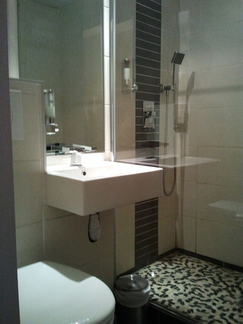 Imagen de la habitación del Hotel Halt. Foto 5