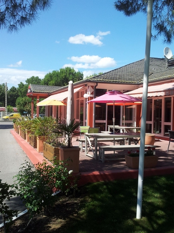 Imagen de los exteriores del Hotel Halt. Foto 13